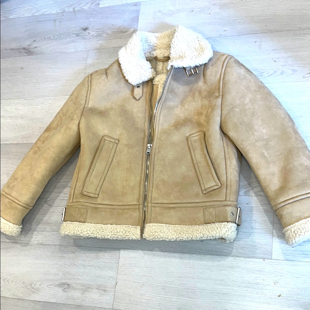 Zara woman’s size medium Beige Shearling Jacket great condition